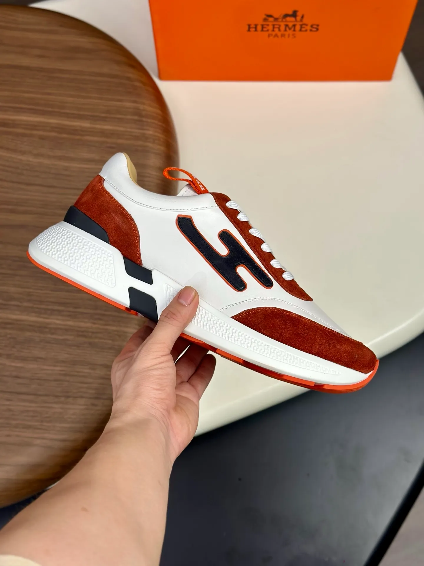[HERMES] Hermès men's shoes 💰840💰 - High-end quality original order - Upper: 🔝 tumbled calfskin, brand canvas cloth, shoe body sewn with ´H´ pattern - Lining: water-dyed cowhide - Outsole: ultra-light T men's shoes 💰U foam rubber; two-color molded outsole - Ultra-high quality control, fine workmanship: highlighted (high-end, luxury, grade) -Size :39-44 (38, 45, can be customized)